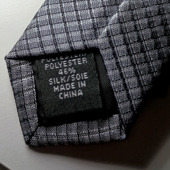 Calvin Klein Men’s Gray Silk Blend Tie NWT Designer Office Business Wedding - Picture 6 of 7